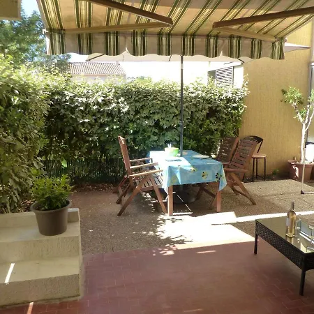 Apartment Le Lavandou, 1 Piece, 3 Personnes - Fr-1-308-178