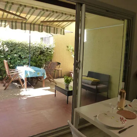 Apartment Le Lavandou, 1 Piece, 3 Personnes - Fr-1-308-178 Le Lavandou