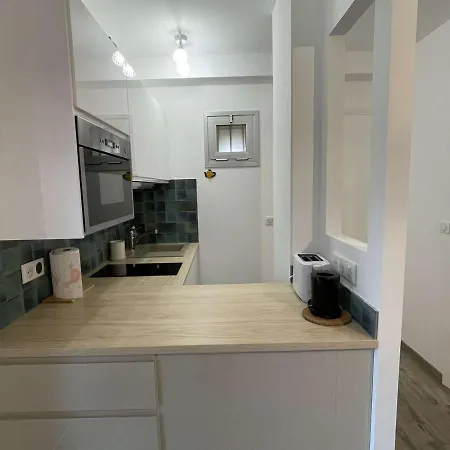 Le Lavandou, 1 Piece, 3 Personnes - Fr-1-308-178 Apartment *