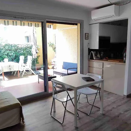 Le Lavandou, 1 Piece, 3 Personnes - Fr-1-308-178 Apartment